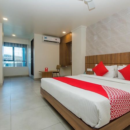 Oyo 13857 Hotel Imperial Umele Eksteriør billede