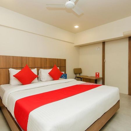 Oyo 13857 Hotel Imperial Umele Eksteriør billede