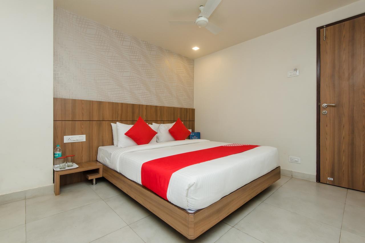 Oyo 13857 Hotel Imperial Umele Eksteriør billede