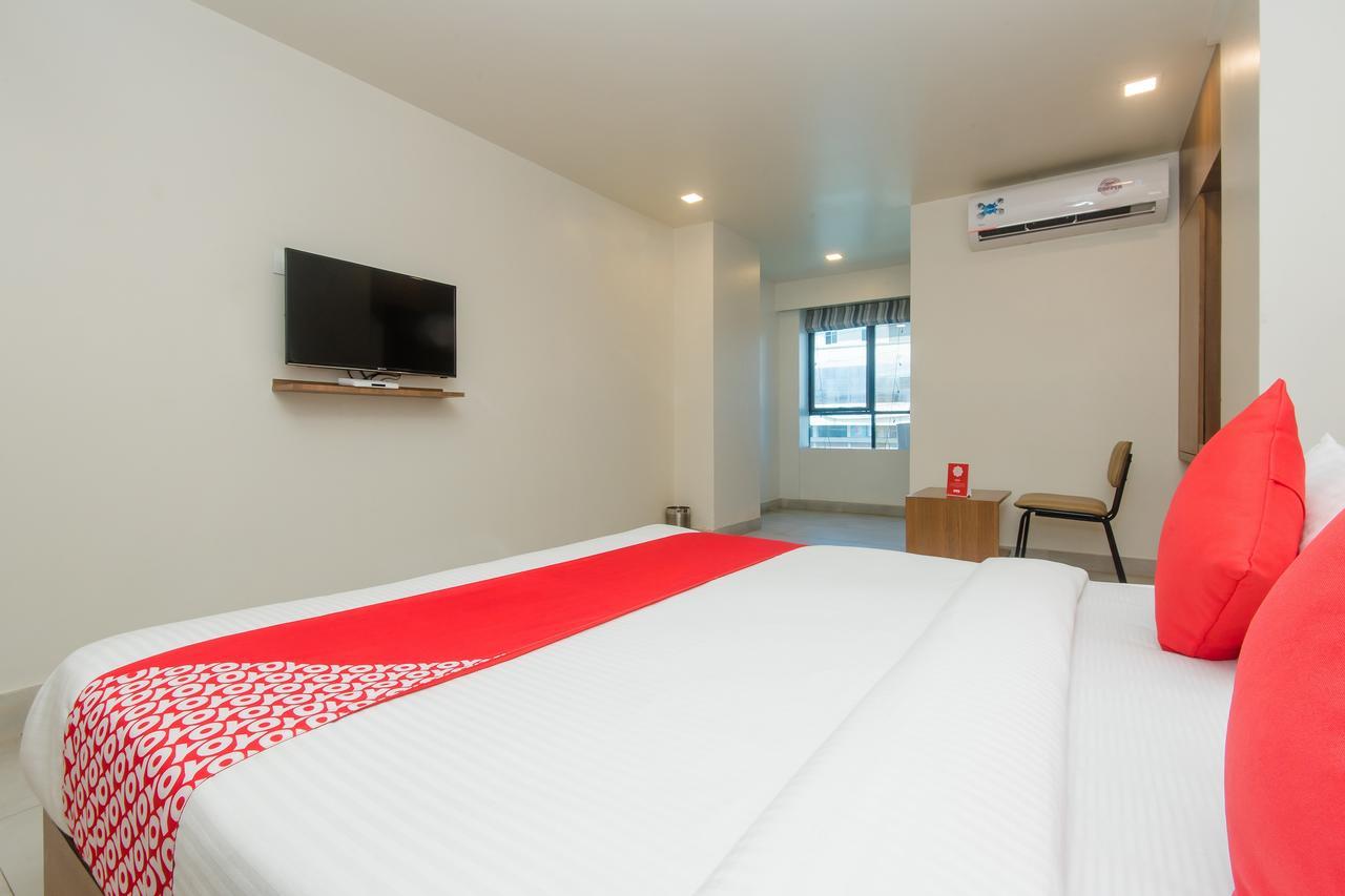 Oyo 13857 Hotel Imperial Umele Eksteriør billede