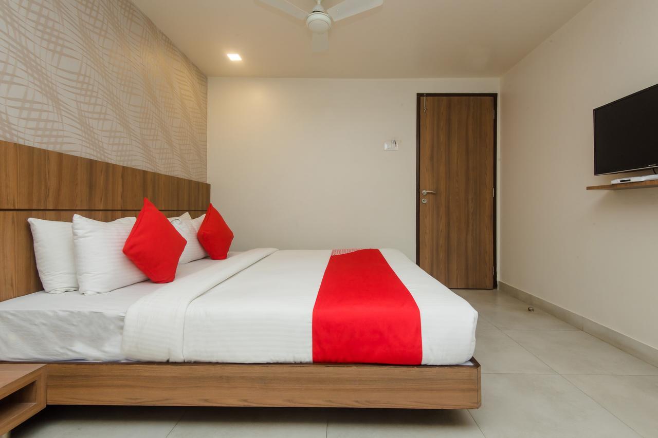 Oyo 13857 Hotel Imperial Umele Eksteriør billede